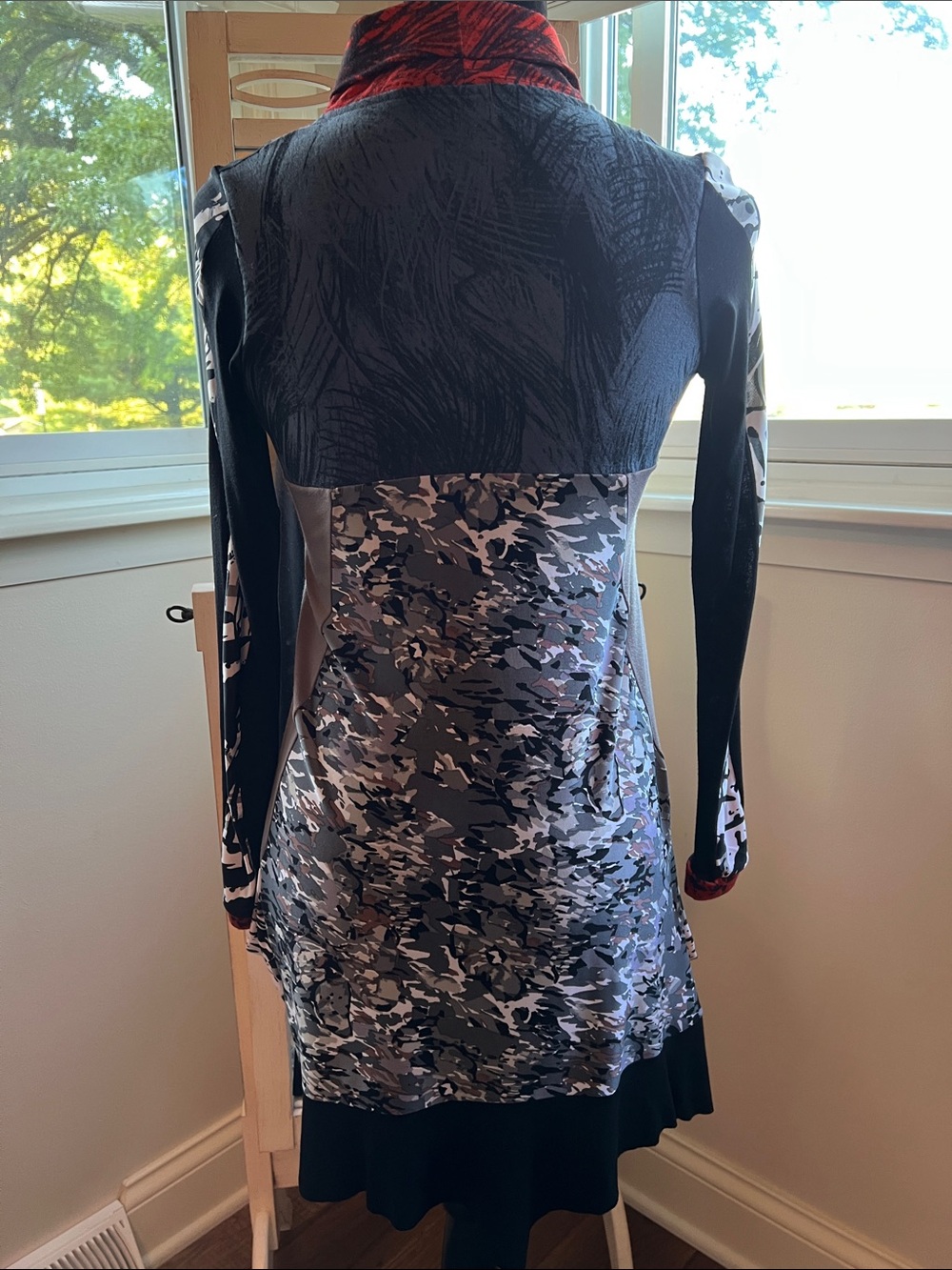Women's Seven Waves Black Tunic with Red and Gold Floral Panels. Brazil Small - Picture 7 of 12
